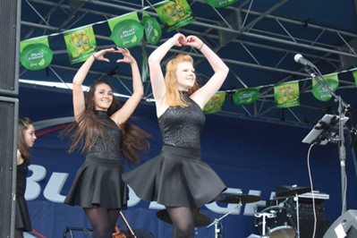 Irish Weekend in Wildwood NJ two girls Irish dancing on stage in black costumes